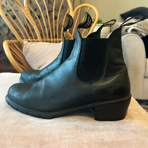 Blundstone Woman’s Series #1671 Black Heeled Motorcycle Boots